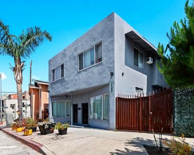 2669 ft Commercial Property For Sale in Los Angeles, CA