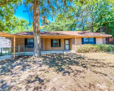 3 Bedroom 2BA 1721 ft Apartment For Rent in Trinity, TX