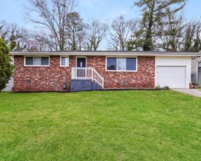 3 Bedroom 1.5BA 1599 ft Pet-Friendly Apartment For Rent in Gantt, SC