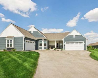 2 Bedroom 2BA 1878 ft Condominium For Sale in OCONOMOWOC, WI