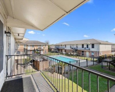 1 Bedroom 1BA Condo For Sale in Pasadena, TX