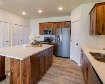 3 Bedroom 2.5BA 1539 ft Pet-Friendly Apartment For Rent in Smithfield, UT