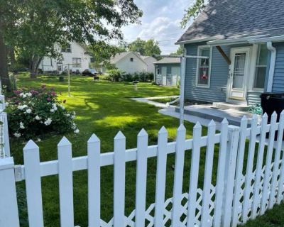 1415 North D Street. image_url. In unit laundry Hardwood floors Dishwasher Pet friendly Garage Recently renovated Unit Amenities air conditioning dishwasher extra storage hardwood floors in unit laundry recently renovated Property Amenities cats allowed dogs allowed pet friendly parking garage. Pets allowed. 2 Bedroom. 1 Bathroom. 900 ft