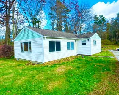 3 Bedroom 1BA 982 ft Single Family Home For Sale in BRUNSWICK, ME
