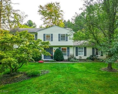 Maple Springs Dr, Chagrin Falls, Home For Sale