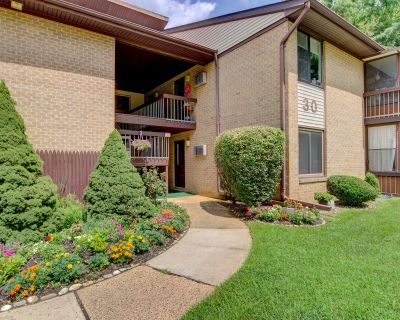 2 Bedroom 1BA 1130 ft Condo For Rent in Manalapan, NJ