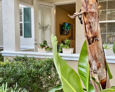 Unfurnished Room for Rent - Single Woman Cute and Cozy Private Room!