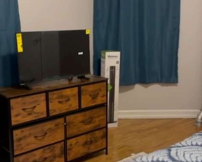 Private room with shared bathroom in an apartment, Bronx, NY 10453