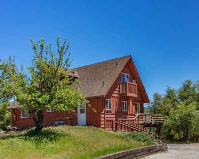 3 Bedroom 2BA House Vacation Rental in Hodges Hill Yosemite House, Oakhurst, CA