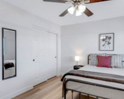 Queen Creek House with Dining area. Spacious & newly-renovated