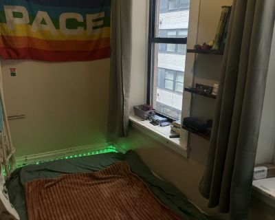 Total rooms: 3. Deposit: $500.00 * Utilities included?: Yes. References are not required. No preference. Non-smoking. Not for couples. Furnishings: Furnished * Parking: No * Garage: No * Yard/patio: No * Balcony/roof terrace: No * Disabled access: No * Living room: shared * Broadband included: Yes. Availability Available Dec 16 2025 Minimum term None Maximum term 2 months. I m looking for someo...