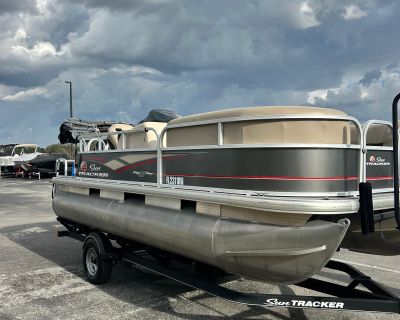 2019 Sun Tracker 18 Party Barge