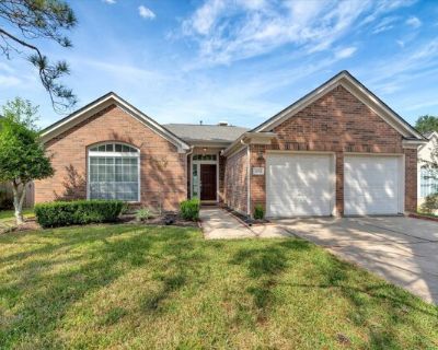 3915 Summerfield Dr. Welcome home to 3915 Summerfield Dr., Pearland TX 77584! This beautifully updated 3-bedroom, 2-bath home offers comfort and style with a spacious open layout and an abundance of natural light. The kitchen flows seamlessly into the living and dining areas, making it ideal for both everyday living and entertaining. Step outside to enjoy a large backyard-perfect for gatherings...