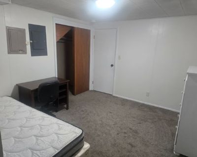 Makayla (Has a House) on iROOMit. Room in the 3 Bedroom 1BA House For Rent...