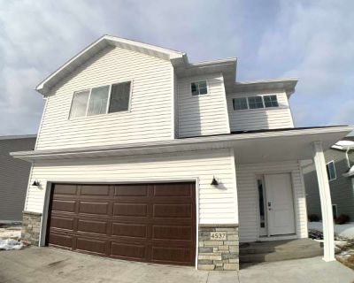 4 Bedroom 2BA 2161 ft Pet-Friendly Apartment For Rent in Moorhead, MN