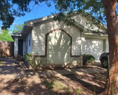 3 Bedroom 2BA 1312 ft Single Family House For Sale in Houston, TX