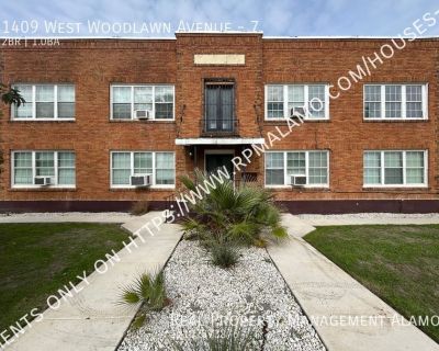 2 Bedroom 1BA 935 ft Apartment For Rent in San Antonio, TX