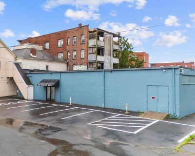3000 ft Commercial Property For Rent in East Hartford, CT