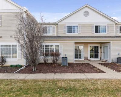 2 Bedroom 2BA 1311 ft Condo For Sale in AURORA, IL