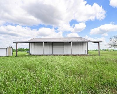 600 ft Farms/Ranches For Sale in Fayetteville, TX