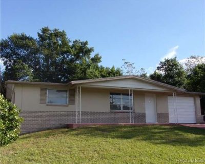 2 Bedroom 1BA 1061 ft Apartment For Rent in Beverly Hills, FL