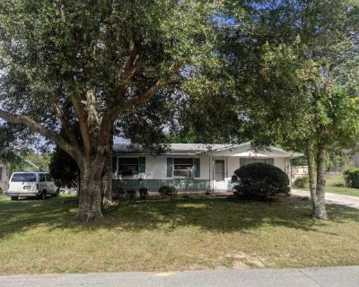 2 Bedroom 1BA 1190 ft Pet-Friendly Apartment For Rent in Beverly Hills, FL