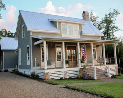 3 Bedroom 3BA 2200 ft Single Family Home For Sale in SENECA, SC