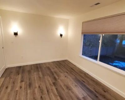 Pet friendly $950 per month room to rent in Benson Hill