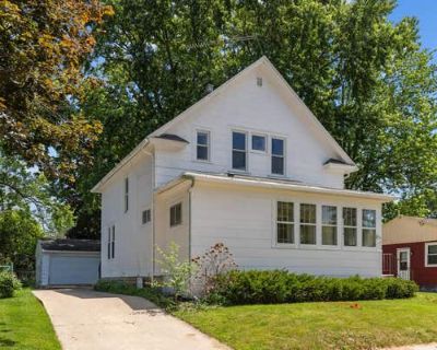 3 Bedroom 2BA 2160 ft Single Family Home For Sale in OSHKOSH, WI