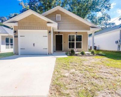 3 Bedroom 2BA 1179 ft Apartment For Rent in Ensley, FL