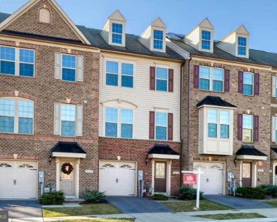 3 Bedroom 2.5BA 2426 ft Apartment For Rent in Fort Meade, MD