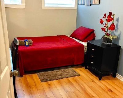 Enjoy the nature ! (Has a House). Room in the 1 Bedroom 1BA House For Rent