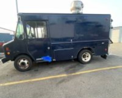 18-Foot Mobile Food Truck for Sale - Chevy / Workhorse Chassis / 2001