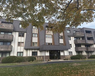 2 Bedroom 2BA 1185 ft Condominium For Sale in LAKE BLUFF, IL