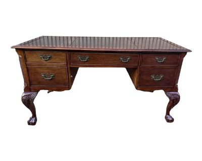 Hekman Furniture Chippendale Stye Tooled Leather Top Writing Desk.