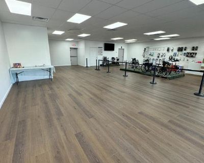 9325 Old Bustleton Avenue # 3. Property for Rent in Philadelphia, PA for $3,000. This property was built in 2010 on a lot size of 0.47.. Newly Renovated! 1923+/- Leasable Commercial Space Available! This space is located on the corner of Welsh and Old Bustleton Ave!. Water Source Public Type of Parking Parking Lot Water View Y/N N Lot Dimensions 197.00 x 200.00 Lot Size Acres 0.47 Lot Size Sour...