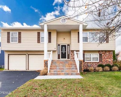 4 Bedroom 3BA 2078 ft Single Family Home For Sale in HOWELL, NJ