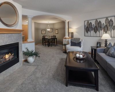 2BR/2BA w/ Sunroom & Fireplace – $2080– Middleton – Avail Jul 25