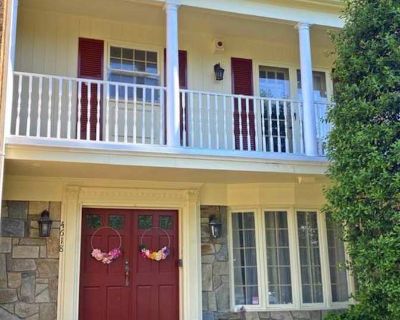 Available on: december 1. Unfurnished. Parking available * Internet included * LGBTQ+ friendly. We have a nice bedroom available for rent in a central Arlington 3 level townhouse. The bedroom will share a bathroom & a half with 2 other people. We keep a clean house and everyone is expected to pick up after themselves and help out with overall housework. We are located near the intersection of A...