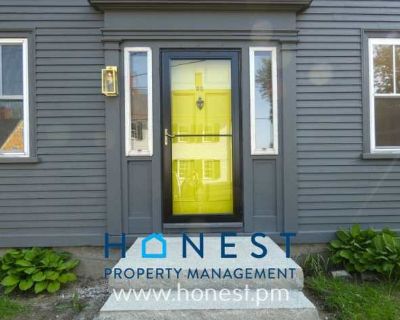 2 Bedroom 1BA 900 ft Pet-Friendly Apartment For Rent in Hallowell, ME