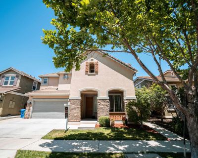 4 Bedroom 3BA 2715 ft Apartment For Rent in Brentwood, CA