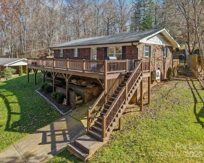 3 Bedroom 1BA 1125 ft Single Family Home For Sale in WAYNESVILLE, NC