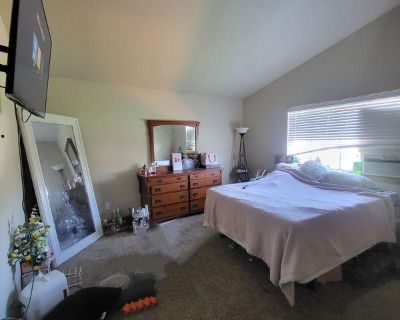 Room For Rent in 2BR 2BA Property, Bonney Lake, WA