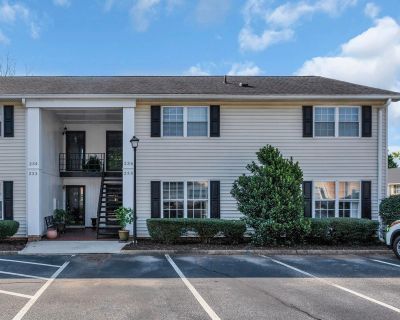 2 Bedroom 2BA 1000 ft Single Family House For Rent in Greenville, SC