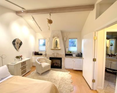 1 bed 1 bath cottage vacation rental in Oakland, CA