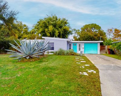 2 Bedroom 1BA Pet-Friendly House Vacation Rental in Paradise on Lake Druid, Orlando,...