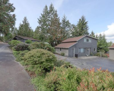 1 Bedroom 1BA Pet-Friendly Guesthouse Vacation Rental in Little Tides, Gig Harbor, WA