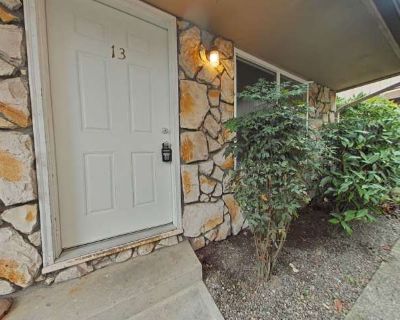 2 Bedroom 1BA 816 ft Pet-Friendly Apartment For Rent in Corvallis, OR
