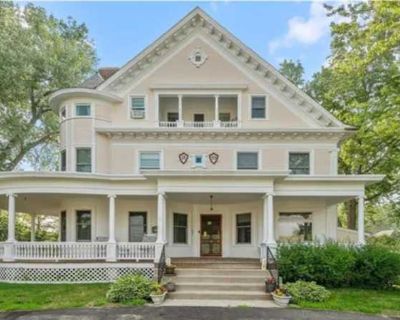 Private room with shared bathroom in a House, Hastings, MN 55033