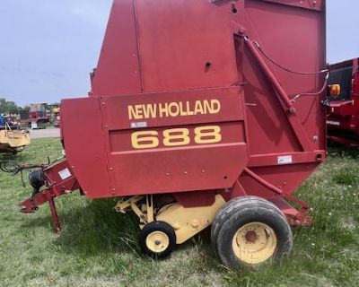 SPECIAL USED ROUND BALER CLEARENCE SALE. THIS IS A NEW HOLLAND 688 AUTO COMMAND ROUND BALER FOR TWINE OR NET WRAP. THIS BALER HAS BEEN THROUGH THE SHOP AND ROLLER BEARINGS AND IDLER GEARS HAVE BEEN REPLACED.PRICE REDUCEDFOR MORE INFORMATION CALL 785-434-4824VISIT OUR WEB SITE @ WWW.FARMIMP.COMSTOCK # 556307